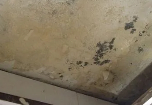 中原区阳台漏水维修公司分享下中原区卫生间渗水维修需要注意哪些问题。